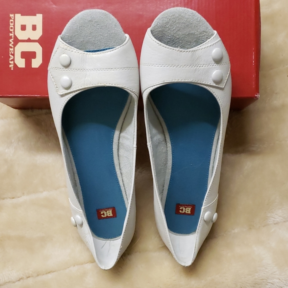 Leather, peekaboo flat